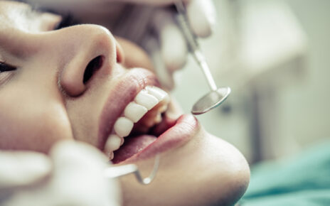 wstawianie implantu zęba