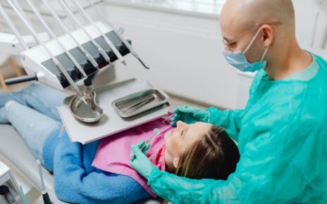 Próchnica szyjek zębowych