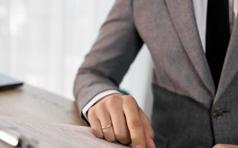 Windykacja należności firmy – polubowna czy sądowa?