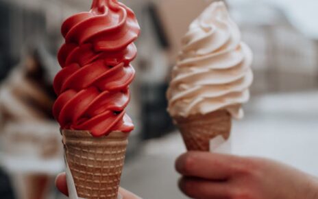 Profesjonalna maszyna do lodów świderków – jak działa?