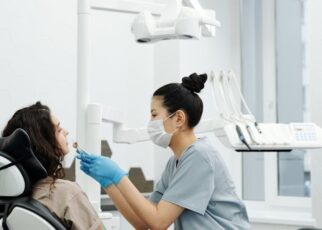 Jak wygląda kontrola po lakowaniu zębów?