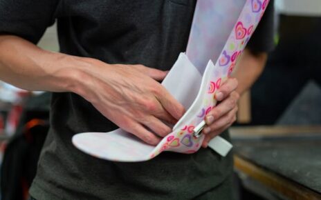 Jakie są zalety ortez na opadającą stopę z włókna węglowego?