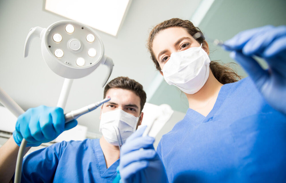 Proteza na implantach - dla kogo jest najlepszym rozwiązaniem?