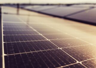 Jak ustawić magazyn energii, żeby jak najmniej prądu oddawać do sieci?