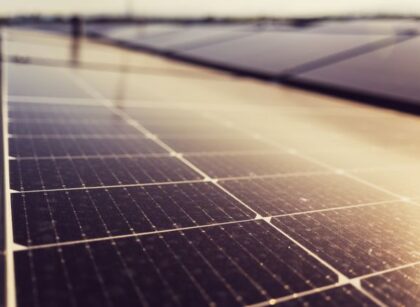 Jak ustawić magazyn energii, żeby jak najmniej prądu oddawać do sieci?