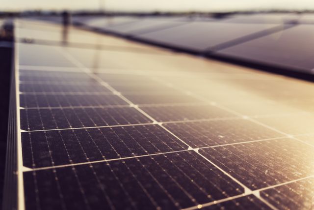 Jak ustawić magazyn energii, żeby jak najmniej prądu oddawać do sieci?