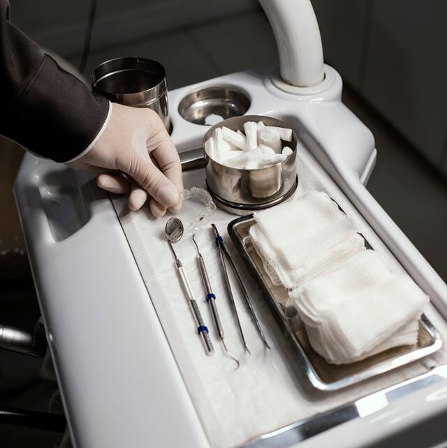Dlaczego czasami bez podniesienia dna zatoki szczękowej nie można wszczepić implantu?